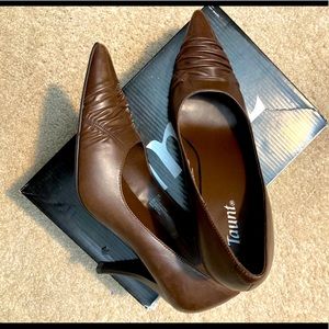 Ladies Brown Taunt Dress Pumps